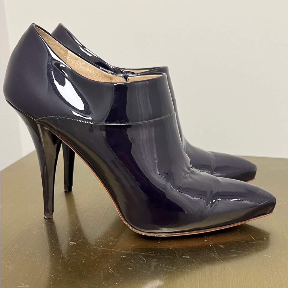 Prada Women's Glossy Black Heels - Picture 2 of 7